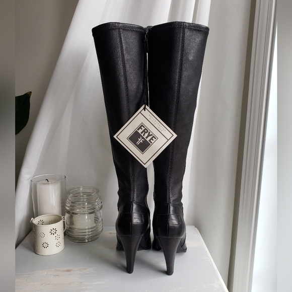 BNWT Frye knee high leather boots with stretch leather back - Picture 5 of 9